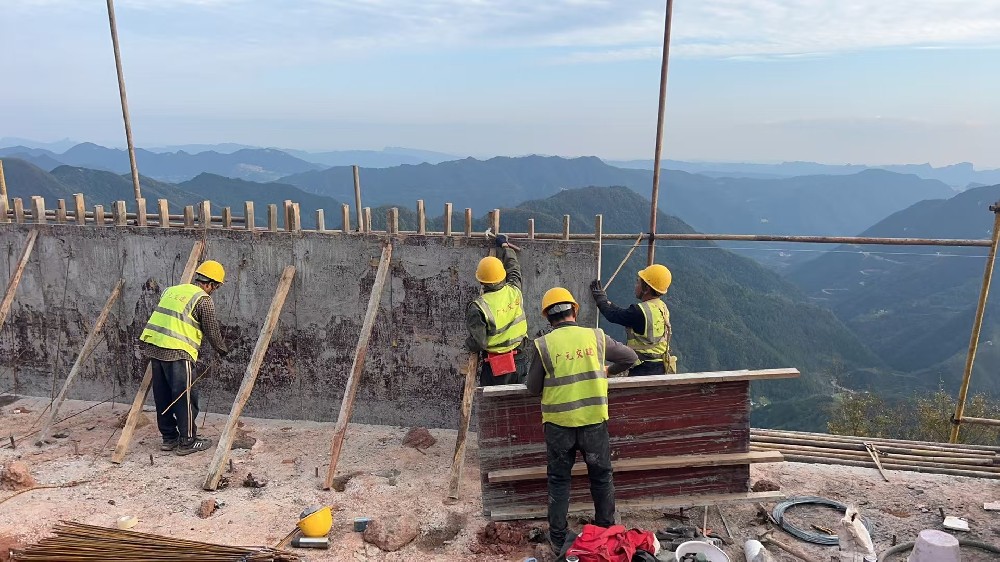 筑路修橋后，群山闊然時(shí) ——?jiǎng)﹂w縣下寺至利州區(qū)月壩公路項(xiàng)目（三個(gè)石至硝洞埡段）高質(zhì)量建設(shè)側(cè)記